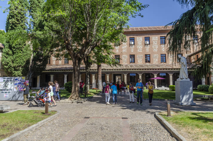 31 - Alcala de Henares - Colegio Mayor de San Ildefonso - Univer de Alcala - patio de Filosofos
